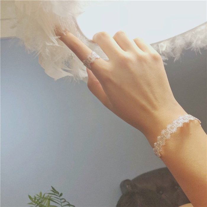 Fragile Allure Lace Ring (white) - Image 3