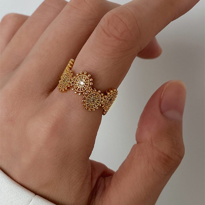 Beatrice Baroque Lace Ring - Image 4