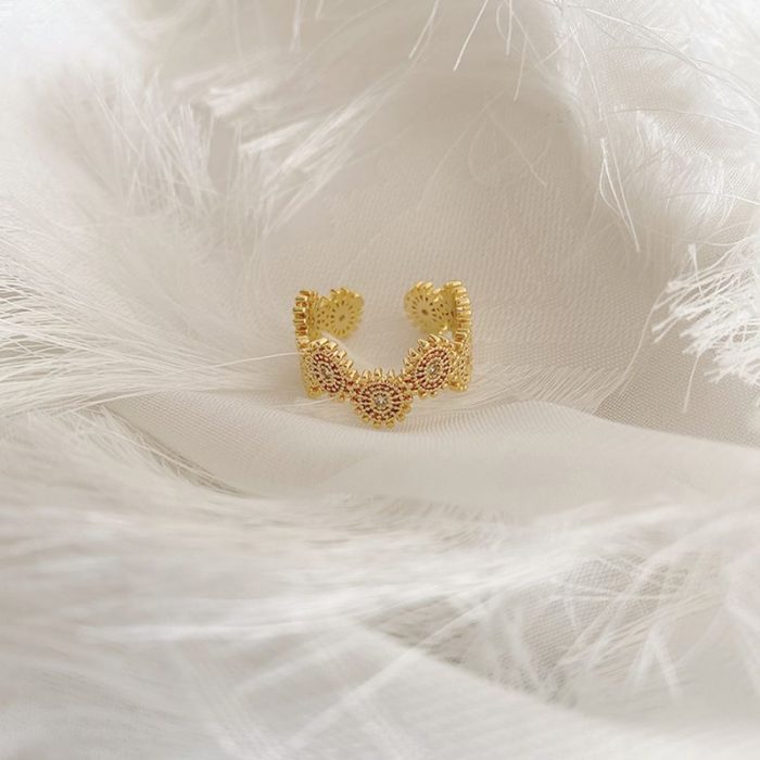 Beatrice Baroque Lace Ring - Image 5